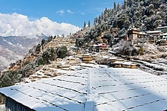 4BHK Scenic Mountain Villa near Waterfall, Shangarh, Sainj