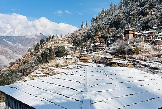 4BHK Scenic Mountain Villa near Waterfall, Shangarh