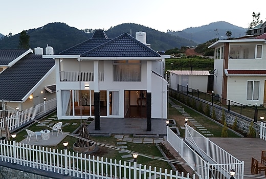 Dreamcloudz Retreats | The Lavish Grande Villa | 3 BHK