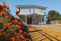 Neelachala - 5BHK Forest stay near Kainchi Dham by Homeyhuts, Kosya Kutauli