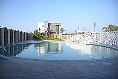 Majestic Garden, Malda