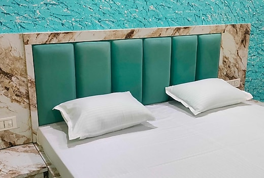 SPOT ON Midway Taj Home Stay