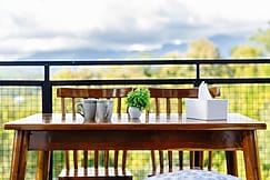 Serene Catherine, Khawlailung