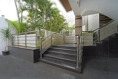 Alaya Stays Royal Valora, Charming 5 BHK villa with Garden, Bangalore