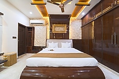 Alaya Stays Royal Valora, Charming 5 BHK villa with Garden, Bangalore