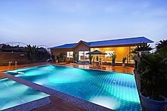 Alaya Stays, Aurea | 4 BHK Farmhouse With Pvt Pool, Garden & Gazebo, Noida