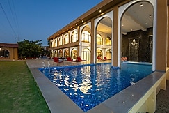 Still River Suites with Heated Pool, Jacuzzi by ELIVAAS, Udaipur, Udaipur
