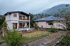 Alaya Stays Leopard Trails Hillside 2-Room Retreat with Orchard & Sit-out Areas, Sattal