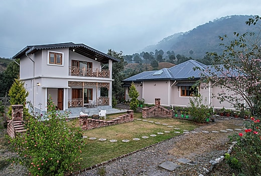 Alaya Stays Leopard Trails Hillside 2-Room Retreat with Orchard & Sit-out Areas