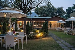 Farm stay by Aamaghati, Khandar