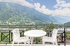 Cliffside Hotel and Cafe, Manali