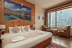 Cliffside Hotel and Cafe, Manali