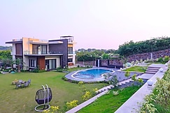 Sidneyland Hill Retreat beside the Aravallis amidst nature, Sohna
