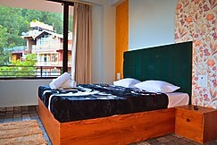 Hill Crest Escapes - Pine View Suite, Kandaghat
