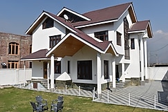 The Kongposh by The Guiding Monk, Srinagar