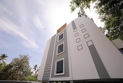 The Base Inn | 1Km to Serenity Beach