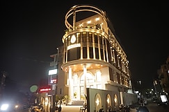 Hotel Regalia, Washim