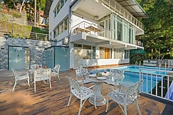 Alaya Stays 3BHK Golden Meadow Hillside Retreat with Outdoor Lounge, Kasauli