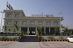 Hotel Highway Heaven, Mauzamabad