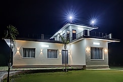 Alaya Stays Vijeta Farms With Pvt Pool, Lawn and Terrace, Faridabad