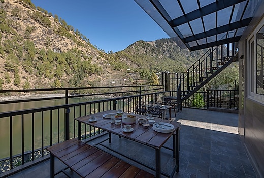 Alaya Stays Lakefront Escape Charming 2BHK Suite with Sit-out area