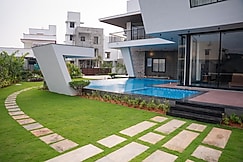 ELIVAAS JD Beach Vacay 4-BHK Oceanfront Beach Villa with Spacious Lawn, Mahabalipuram