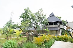 ELIVAAS prive Tapavana Avani, Sattal