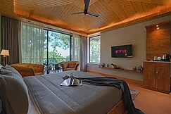 ELIVAAS 1BHK Pine View Resort with Garden-Facing, Kasauli