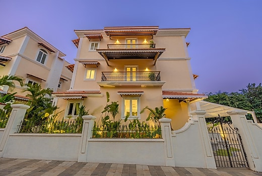 ELIVAAS Casa Zyra 4 BHK Pet friendly villa with Pvt Pool and Lift Close to Assagao