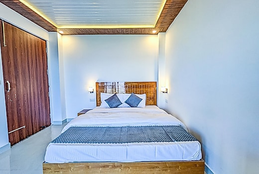 Petal Peak Retreat 1BR FF Homestay by Homey Huts 2