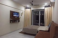 Karjat Poolside Studio | Pvt Balcony | Couples, Friends & Family | Near Mumbai, Karjat