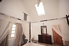 ELIVAAS Palliath House 3 BHK with Pvt Outdoor Patio, Alleppey