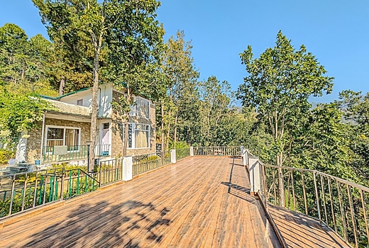 Woodscape Villa 2BHK with shared pool in Lansdowne by Homeyhuts