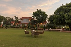 SaffronStays Emerald Farms, Sohna