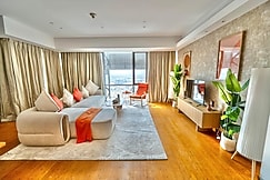 Premium Vacation Home in Old Dubai Nr Metro /Mall, Dubai