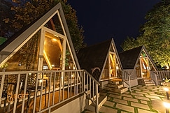 Mountain Woods Farmstay, Khopoli (Pure Veg), Khopoli