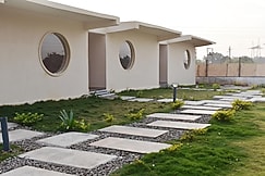 Siah Resort | Pet Friendly And Party Friendly | In House Swimming Pool, Kondagaon