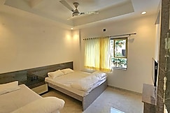 Hotel G Crown, Kopargaon