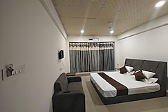 Hotel Sky Blue, Surat