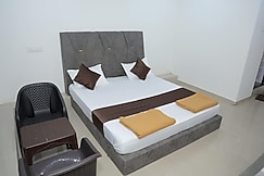 Hotel Sky Blue, Surat