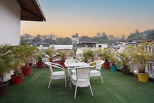 The 2BHK Jakuzi Suite | Dehradun by Homeyhuts