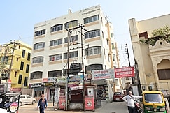 Family Ties I Entire 3-BHK Flat I 800 mtrs to Assi Ghat, Varanasi