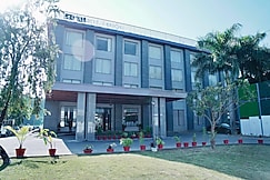 Le OVAL Hotel & Resorts, Dehradun
