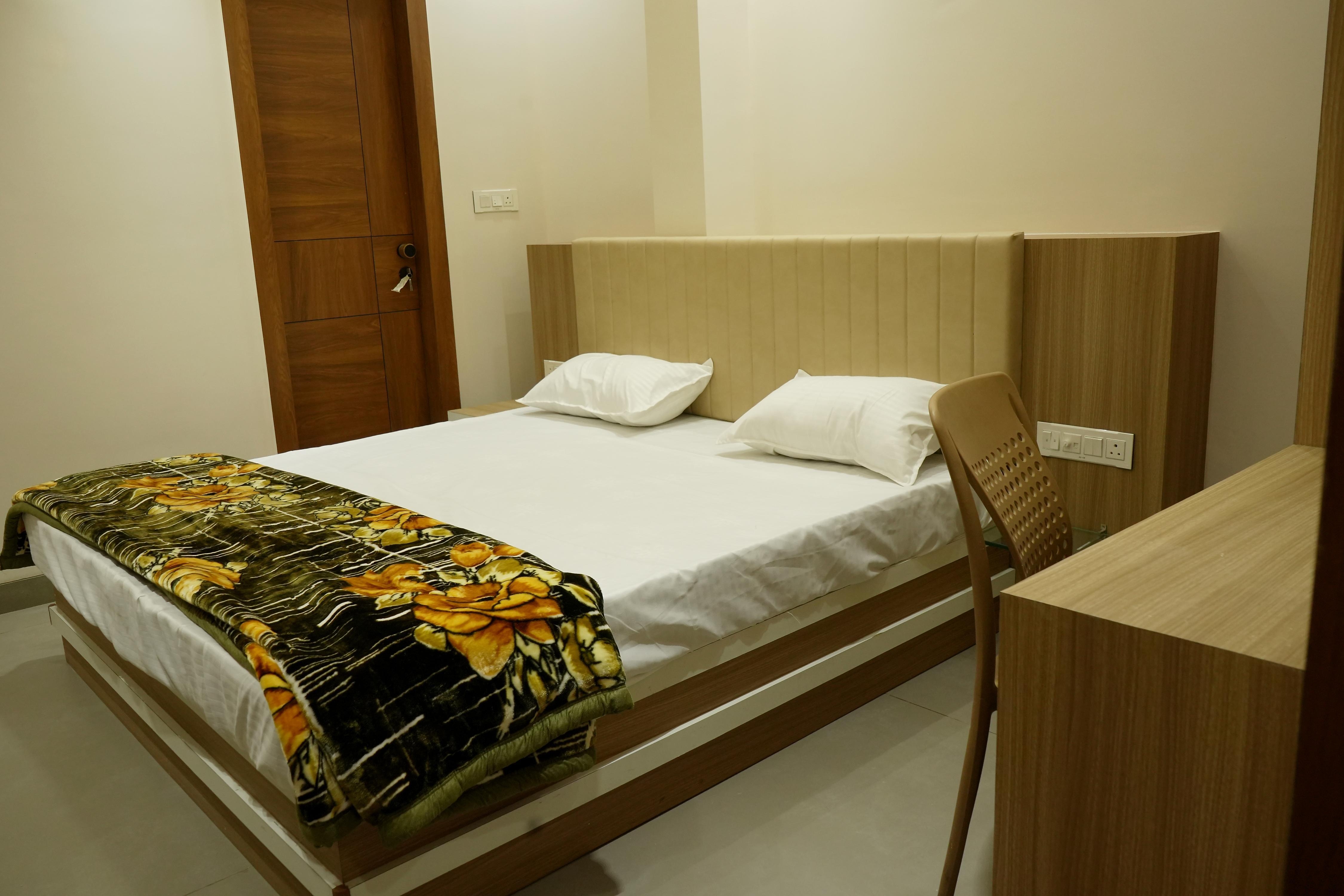 Elysian Hotel & Restaurant