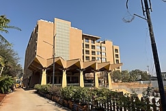 De Lush Hotel Pune, Pune