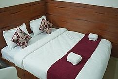 Sri Yallamma Devi Lodge, Chitradurga