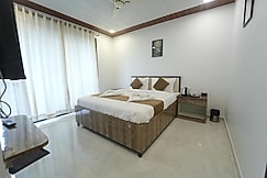 Hotel Winter Cloud, Satara