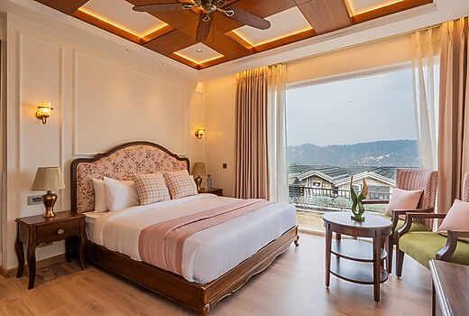 Alaya stays Midpoint UMA 7 BHK Villa with outdoor pool