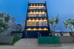 Alaya Stays Radhika 2BHK Apartment With Terrace, Greater Noida