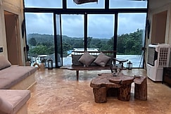 The silvaate stays, Karjat